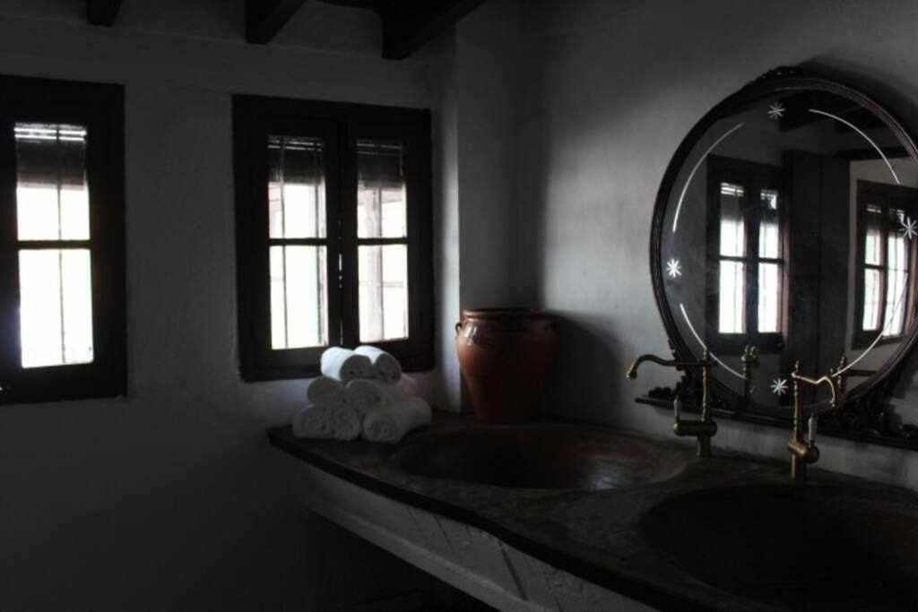 Casa Palacio Del Siglo XVIII En Centro Sevilla Luaran gambar